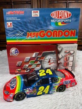 Vintage Jeff Gordon #24 DuPont Retro Rainbow 2004 Monte Carlo 1:24 Scale Car